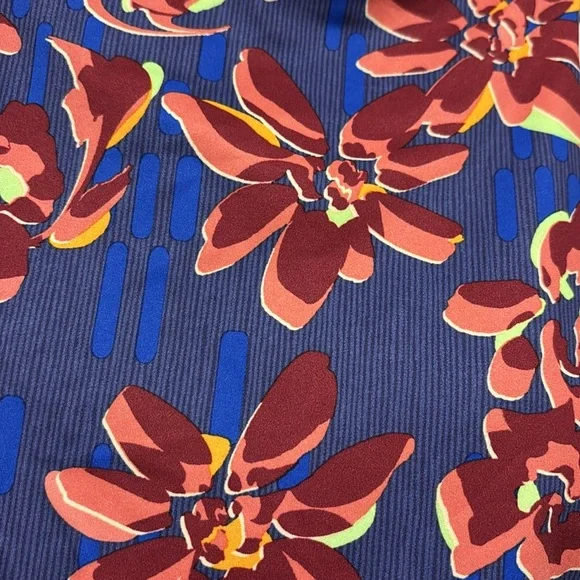 ‼️NWT‼️ Athleta conscious crop printed - Picture 3 of 4